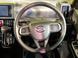 インテリアに合わせたデザインのステアリングは、運転される方のことも考え、運転しやすい形状、大きさです。是非一度、実際に触ってお確かめください。