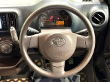 インテリアに合わせたデザインのステアリングは、運転される方のことも考え、運転しやすい形状、大きさです。是非一度、実際に触ってお確かめください。