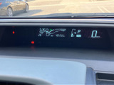 必要な情報を分かりやすく表示するメーター。視認性が高く、運転中の確認が容易です。