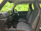 運転しやすい設計で、初心者の方にも安心です。細部までこだわったデザインが、快適な空間を実現しています。視界も良好で運転しやすいでしょう。