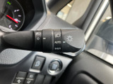 雨天時や視界が悪い時の運転をサポートするワイパー操作を、簡単にコントロールできます。インターバル調整機能も搭載されています。