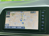 鮮明な地図表示で、スムーズなナビゲーションを実現。現在地情報や周辺施設の情報も確認でき、安心して目的地へ向かうことが可能です。最新の交通情報をチェックして、効率的なルートを選択しましょう。