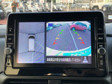 駐車時の後方確認をサポートし、安全な後退を支援します。狭い場所での運転も安心して行えます。
