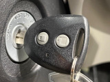【キーレス】少し離れた場所からでもボタン一つでドアの開錠・施錠ができるのでとっても便利!ドアの鍵穴周りに傷をつけることもありません♪