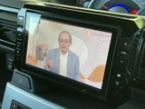 停車時に映像を楽しめるTV画面を搭載。後部座席の乗員の方にも、快適な時間を提供してくれるでしょう。ご家族での移動がさらに楽しくなりそうです。