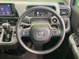 【純正革巻きステアリング】上質な革を使用することで、手にしっかり馴染みとても運転しやすいハンドルです♪
