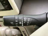 視界を確保するワイパー操作は、雨天時でも安心して運転できます。操作も簡単で、直感的に使いこなせます。