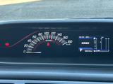 必要な情報をひと目で確認できる、見やすいメーターデザイン。運転中の状況把握をスムーズに行えます。