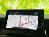 ナビゲーションシステムを搭載し、目的地への案内をスムーズに行います。最新の地図データで、安心してドライブをお楽しみいただけます。