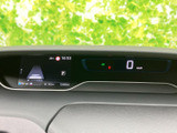視認性の高いメーターデザインで、運転中の車両情報を一目で確認できます。安全運転をサポートします。