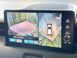 【マルチビューカメラシステム】専用のカメラにより、上から見下ろしたような視点で360度クルマの周囲を確認することができます☆死角部分も確認しやすく、狭い場所での切り返しや駐車もスムーズに行えます。