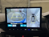 バックカメラ表示で、安全確認が容易です。駐車場での出し入れも安心して行えます。