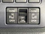 【両側パワースライドドア】スマートキーや運転席のスイッチで後席両側スライドドアの開閉が可能♪電動だから力を入れてドアを開ける必要が無く、小さなお子様でも簡単に開け閉めでき快適です♪
