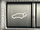 【パワーバックドア】スマートキーや運転席のボタンを押すだけでリアゲートが自動で開閉します!荷物を持っている時や、高い位置にあるバックドアを閉める際に便利な機能です♪