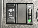 【パワースライドドア】スマートキーや運転席のスイッチでスライドドアの開閉が可能♪電動だから力を入れてドアを開ける必要が無く、小さいお子様でも、重い荷物を持っている時もラクに開け閉めできます♪