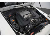 4.0L V型8気筒DOHCツインターボ、421ps/62.2kgm、全長&times;全幅&times;全高mm 4575&times;1860&times;1970mm、車両重量 2560kg