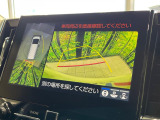 【パノラミックビューモニター】専用のカメラにより、上から見下ろしたような視点で360度クルマの周囲を確認することができます☆死角部分も確認しやすく、狭い場所での切り返しや駐車もスムーズに行えます。