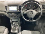 シンプルなデザインと一目でわかるスイッチの配置はPeoples Car=みんなの車という考えの現れです。各スイッチにはバックライトもついており、夜間でも安全に操作して頂けます。