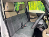運転席まわりには十分なスペースがあり、大柄な方でもゆったり運転していただける環境です。