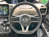 【純正革巻きステアリング】上質な革を使用することで、手にしっかり馴染みとても運転しやすいハンドルです♪
