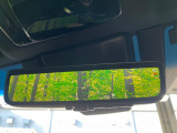 【デジタルインナーミラー】後席の大きな荷物や同乗者で後方が確認しづらい時でも安心!カメラが撮影した車両後方の映像をルームミラー内に表示。クリアな視界で状況の確認が可能です!