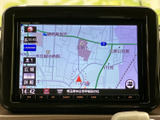 目的地までのルートをスムーズに案内してくれるので、運転中でも安心して操作できます。ナビゲーション機能で快適なドライブをサポート。