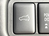 【パワーバックドア】スマートキーや運転席のボタンを押すだけでリアゲートが自動で開閉します!荷物を持っている時や、高い位置にあるバックドアを閉める際に便利な機能です♪