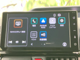 停車時に、多彩なコンテンツを楽しめる大画面ディスプレイを装備。お気に入りの映像や音楽で、快適なひとときをお過ごしください。