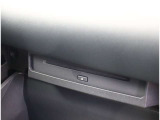 弊社は板金工場も完備しておりますので、万が一傷や凹みが出来てしまった場合でも、修理をお受けする事が可能です。