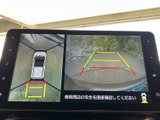 駐車や後退時の安全をサポートするバックモニター。後方視界を広げ、万が一の事故を防ぎます。初心者の方にも安心です。