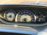 視認性の高いメーターで、車の状態をひと目で確認できます。走行速度や燃料残量などを分かりやすく表示し、安全運転を後押しします。