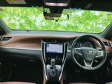 後退時の安全を確保するバックモニターが装備されています。駐車や狭い場所での取り回しをサポートし、安心して運転できます。