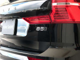 【B5 AWD】ブレーキエネルギー回生システムなど、先進の環境技術により、高い効率性も実現しています。また、高い走行安定性とトラクション性能を発揮するAWD機構を備えています。