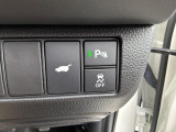 横滑りを抑制し車の姿勢の安定を図るVSA機能、車庫入れや縦列駐車など狭い場所でも安心な障害物センサー搭載。運転席とリアゲート本体に開閉スイッチを装備し、とても便利な電動リアゲート!