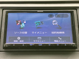 使いやすいインターフェースで、スムーズな操作が可能。目的地設定や音楽再生が、直感的に行えます。快適なドライブをサポートします。
