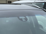 【センシング】Safety for Everyone 事故に遭わない社会を目指し。 衝突や斜線はみだしなどの危険が予測される時、センサーが警告。ヒューマンエラーを高度先進技術が補完してくれます。