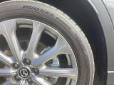 タイヤサイズは235/50R20です