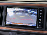 【バックモニター】 車庫入れの後方確認や、バックで駐車場に出入りの際等に後方を確認するのをお手伝いできます