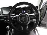 各操作スイッチなどもハンドルから手を放すことなく操作可能で安全運転に支援いたします!