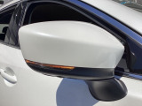 車両幅方向において最も外側にレイアウトされるので、第三者が視認しやすいドアミラーウィンカー!
