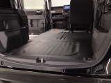 ダイブダウンできるリヤシートは簡単に荷室を広げることができます