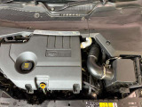 【エンジンルーム】水冷直列4気筒DOHCDIESELターボ+モーター付きMHEVエンジンを搭載!減速時に失われてしまうエネルギーを動力としてバッテリーに蓄え、スムーズな発進をサポートします!