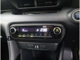 オートエアコンで車内の温度管理も自動調整で行ないますのでらくらくです!安心して運転に集中できます!!