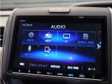 【ディスプレイオーディオ】普段スマホで聴いている音楽も車内スピーカーで聴けます。スマホをつなぐには別途、ケーブル等が必要です。