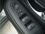 ◆パワーウィンドウスイッチ◆運転席から全席の窓の開閉操作を行うことが出来いつでも換気ができます!