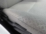 運転席の座面はお好みの高さに調整もできます♪