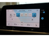 独立型エアコンです。運転席、助手席でそれぞれ快適な温度設定が行えます。