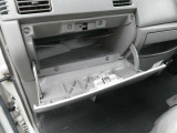 車検証の保管に便利なグローブボックスを助手席前にご用意しております
