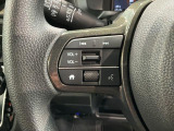ステアリングにオーディオ操作スイッチが付いています。オーディオ画面に直接タッチしなくても操作が出来ますので、運転に集中できます。
