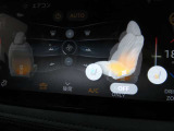 運転席・助手席のシートにはヒーター機能が内蔵されています。暖房が効いてくる前に暖かくなる嬉しい装備です。
